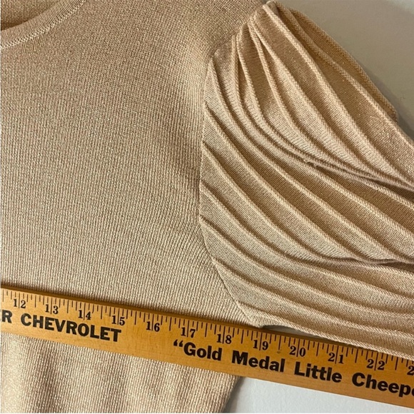 Nanette Lepore Metalic Gold Knit Sweater Scoop
Pullover Puffy Ribbed Sleeve Sz L - Picture 10 of 11